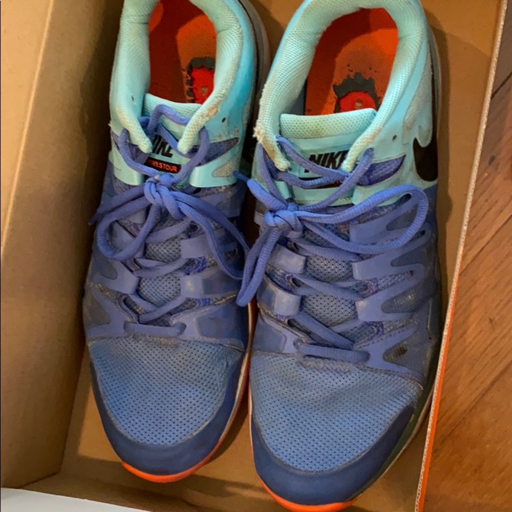 Nike sneakers w box